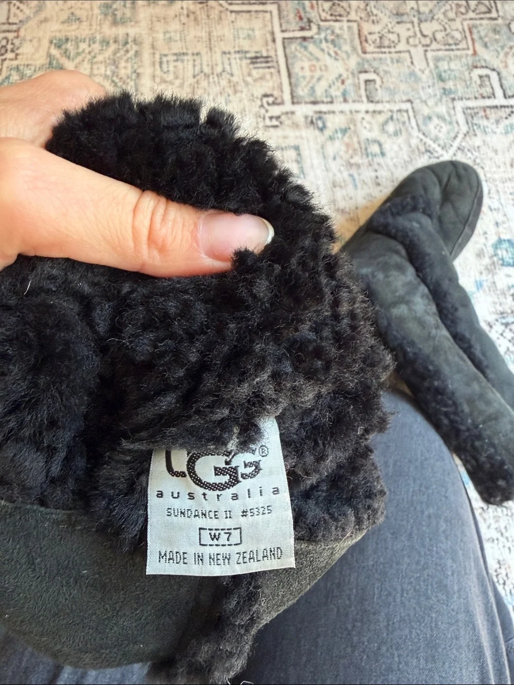 UGG euc black